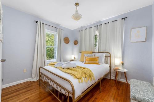 Tiny Home w MIL suite - 3 MI to DT in Orlando, USA