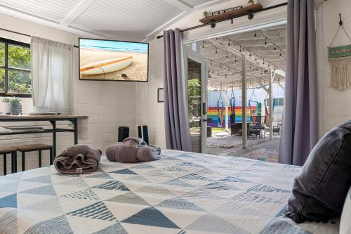Tiny home w outdoor kitchen & free Wi Fi - Tap to explore photos