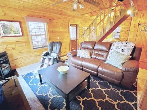 New listing - Mountain top cabin in Ellijay, USA