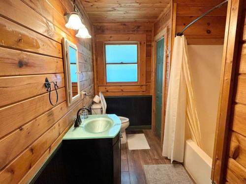 New listing - Mountain top cabin in Ellijay, USA