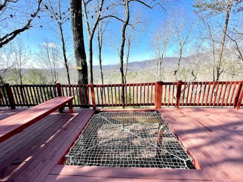 New listing - Mountain top cabin in Ellijay, USA