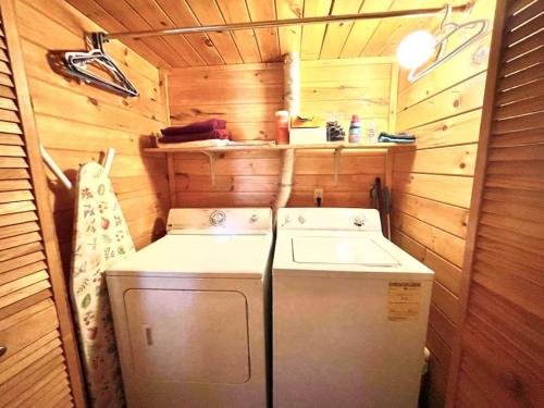New listing - Mountain top cabin in Ellijay, USA