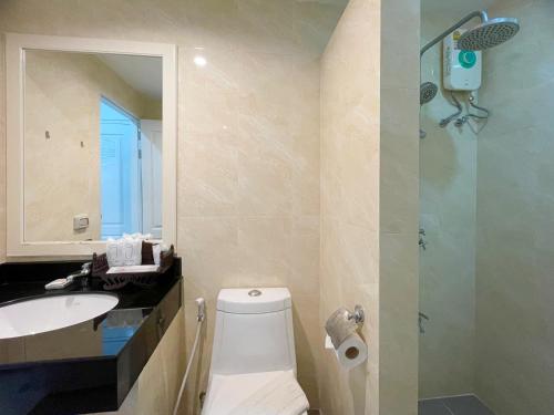 Superior Twin Room with City View image 4