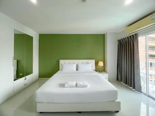 Deluxe Double Room image 8