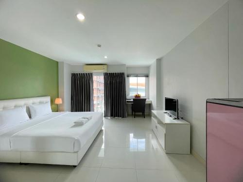 Deluxe Double Room image 5
