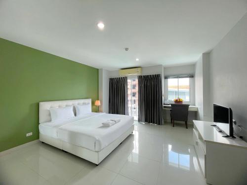 Deluxe Double Room room in Baan Pattaya by Sabai near by GOD Pattaya