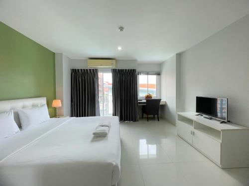 Deluxe Double Room image 3