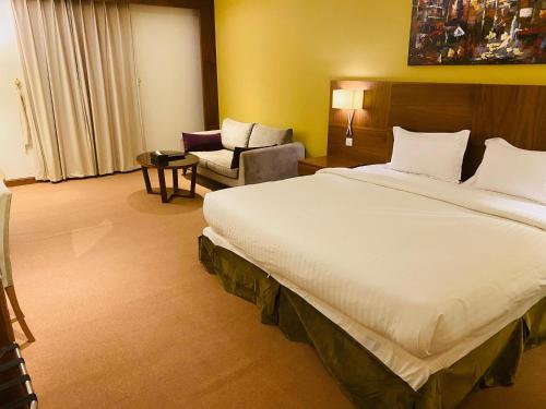 فندق نوارس Nawares Hotel in ญาซาน