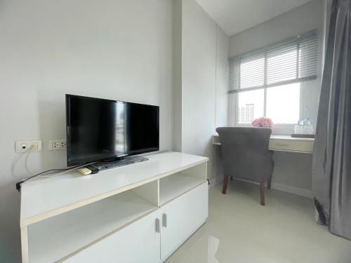 Double Room with Balcony image 5