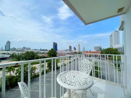 Double Room with Balcony image 10