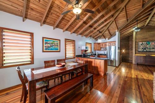 Létesítmények, Cocolobo Resort in West End