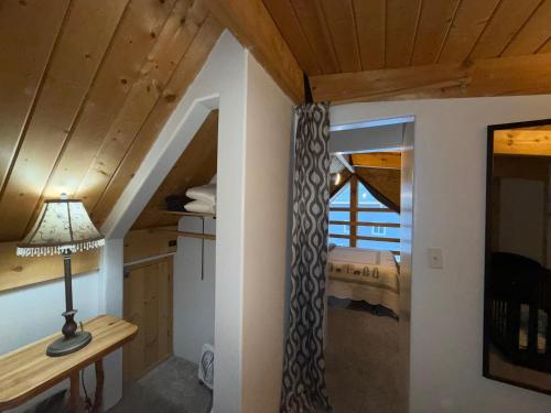 Talkeetna Log Cabin with Hot Tub Unit 1