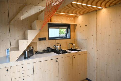 Kitchen, Tiny House Pioneer 2 - Green Tiny Spot Friesland in Schortens