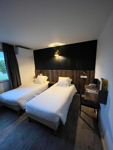 2 twin beds