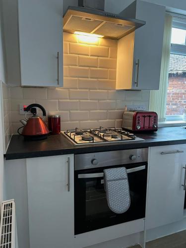 Kitchen, Charming Apartment Near Broad Green Hospital in Huyton