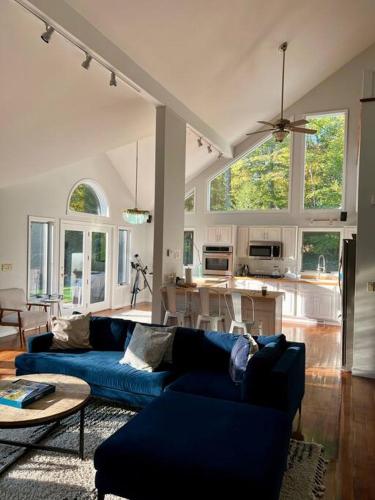 Luxury Woodstock Family Retreat, pool and hot tub in Woodstock, USA