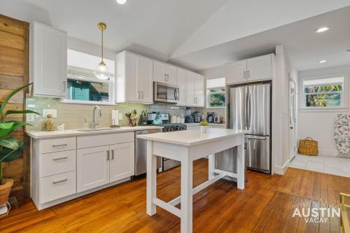 Pet Friendly East Cesar Chavez Home Near Downtown in Austin, USA