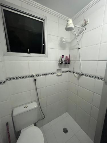 Shower, Apto Guaruja-Pitangueiras -100m da praia, Reserva Minima de 2 noites near Shopping La Plage