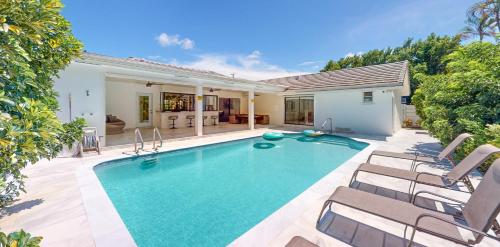 Villa Shapira 6BR Luxurious Designer Home With Heated Pool in Hollywood, USA