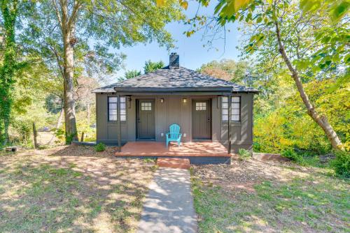 2 Mi to East Atlanta Village Cozy Studio with Porch in Edgewood