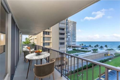 Stunning Oceanfront Corner Unit in Fort Lauderdale in Fort Lauderdale, USA