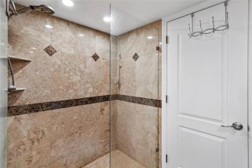 Stunning Oceanfront Corner Unit in Fort Lauderdale in Fort Lauderdale, USA