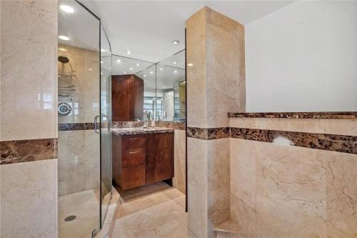 Stunning Oceanfront Corner Unit in Fort Lauderdale in Fort Lauderdale, USA