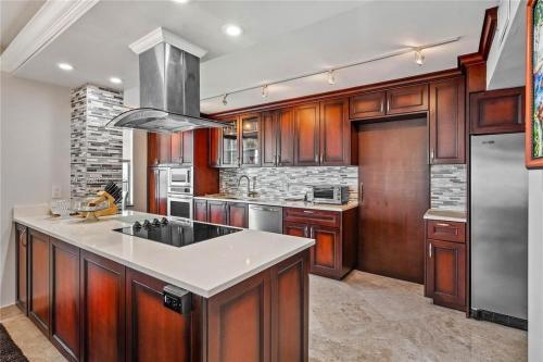Stunning Oceanfront Corner Unit in Fort Lauderdale in Fort Lauderdale, USA