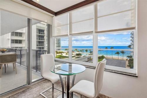 Stunning Oceanfront Corner Unit in Fort Lauderdale in Fort Lauderdale, USA