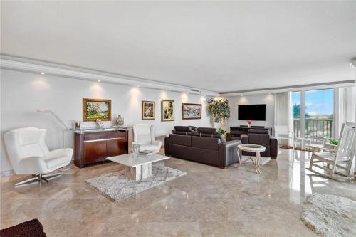 Stunning Oceanfront Corner Unit in Fort Lauderdale in Fort Lauderdale, USA
