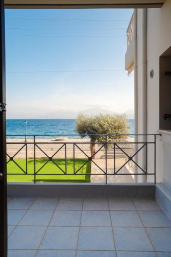 Skats, Nafpaktos Shingle Villa in Marathias (Phocis)