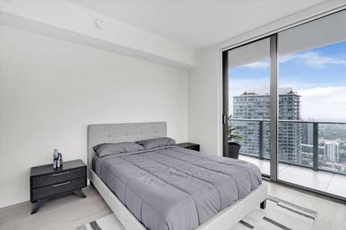 Luxury Corner Unit with Stunning Bay Views Miami in Miami, USA