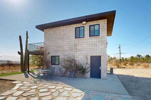 Saguaro Gardens Desert Retreat in Sky Valley