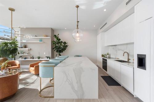 Spacious Corner Unit with Bay Views in Miami Beach in Miami Beach, USA