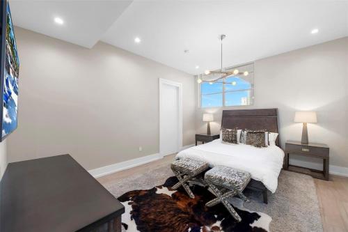 Spacious Corner Unit with Bay Views in Miami Beach in Miami Beach, USA