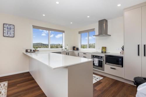 Kitchen, Stunning view, privacy, close to ferry & brand-new in North Wellington