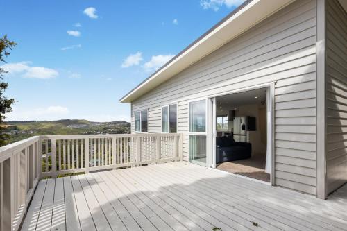 View, Stunning view, privacy, close to ferry & brand-new in North Wellington