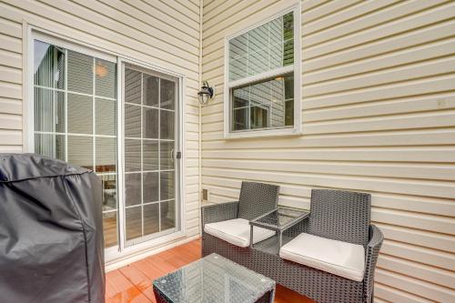 Glen Burnie Vacation Rental with Private Deck! in 格蘭伯尼
