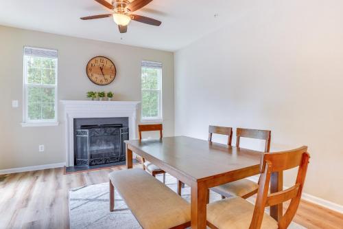 Glen Burnie Vacation Rental with Private Deck! in 格蘭伯尼