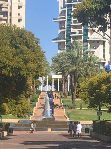 Közeli látványosságok, A cozy room in apartment the central thriving area next to Shiba & Bar Ilan in Ramat Gan