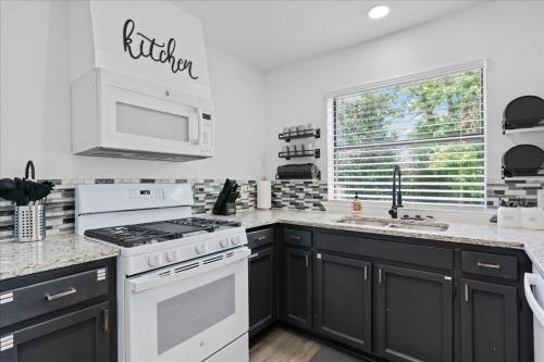 Super Comfy Home with Hot Tub! in Round Rock, USA