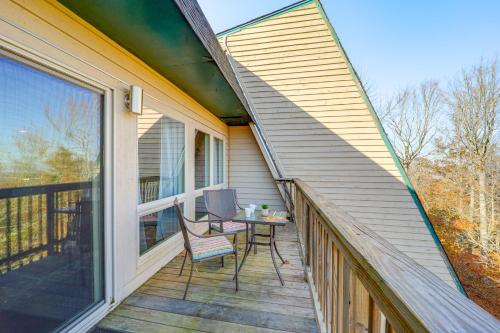 1 Mi to Skiing Cozy Townhome in Beech Mountain! in Beech Mountain, USA