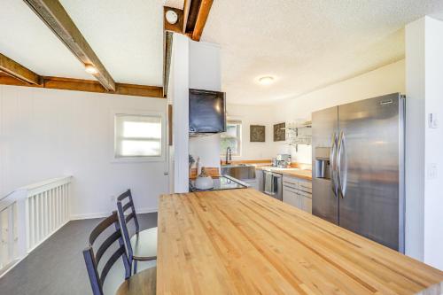 1 Mi to Skiing Cozy Townhome in Beech Mountain! in Beech Mountain, USA