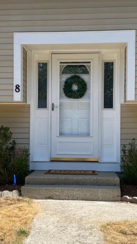 4 Bedroom Cape Getaway, 5 Min Drive to Beach, Pool Table, Grill, Backyard 4 Bedroom Cape Getaway, 5 Min Drive to Beach, Pool Table, Grill, Backyard