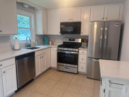 4 Bedroom Cape Getaway, 5 Min Drive to Beach, Pool Table, Grill, Backyard 4 Bedroom Cape Getaway, 5 Min Drive to Beach, Pool Table, Grill, Backyard