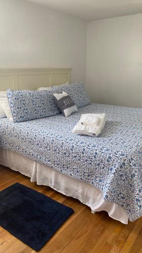 4 Bedroom Cape Getaway, 5 Min Drive to Beach, Pool Table, Grill, Backyard 4 Bedroom Cape Getaway, 5 Min Drive to Beach, Pool Table, Grill, Backyard