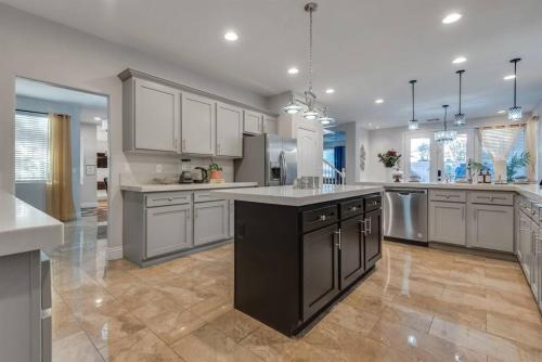 Carolina Blue Luxurious NV Retreat