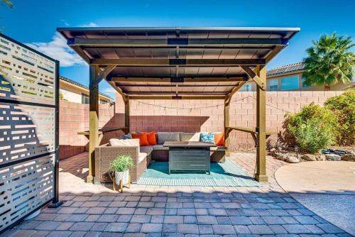 Carolina Blue Luxurious NV Retreat