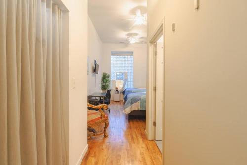 Modern Wicker Park Studio Close to Shops & Dining in Chicago, USA