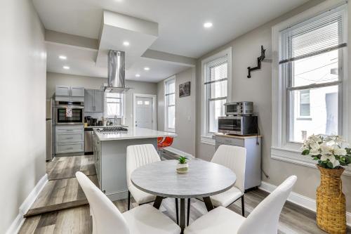 Stylish, Walkable Rowhouse Near Art Museums and Zoo! near Philadelphia Zoo